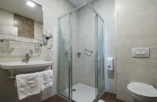 Neum House | Hotel Jadran - Double Room with Balcony and Sea View 2
