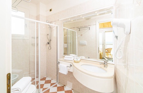 Caorle Hotel | Hotel Karinzia