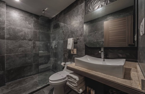 Zona Paseo Montejo Hotel | Hotel Kavia Premium