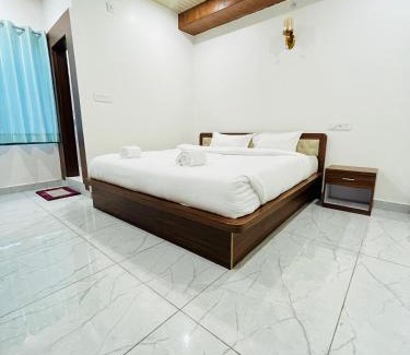 Rudrapur Apartment | HOTEL KINGDOM AND BANQUEt