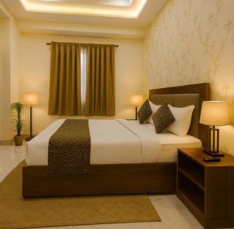 Deoghar Hotel | Hotel Krishna Palace, Vrindavan - Lavish & Luxury rooms with parking near prem mandir