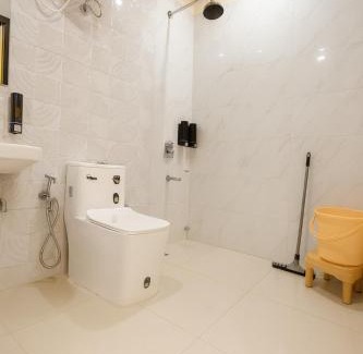 Deoghar Hotel | Hotel Krishna Palace, Vrindavan - Lavish & Luxury rooms with parking near prem mandir