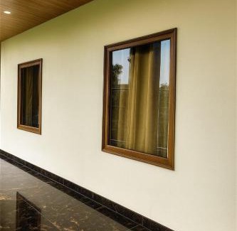Deoghar Hotel | Hotel Krishna Palace, Vrindavan - Lavish & Luxury rooms with parking near prem mandir