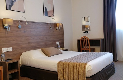 Corbigny Hotel | Hotel La Buissonniere