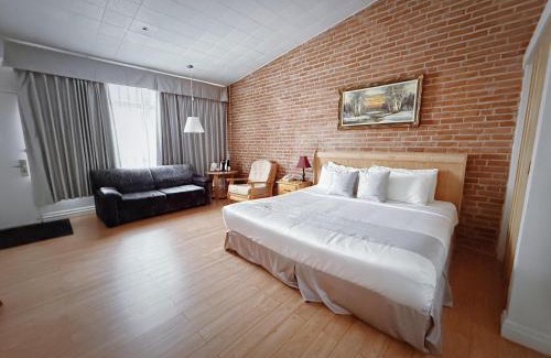 Baie Comeau Hotel | Hotel La Caravelle