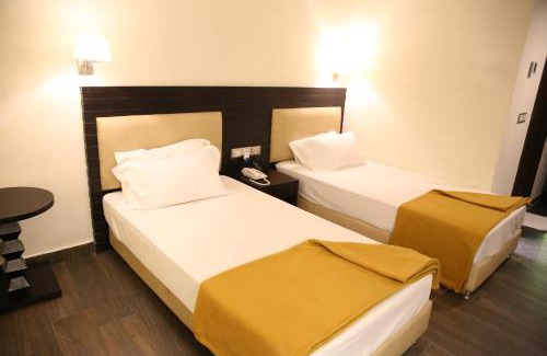 Arumbakkam Hotel | Hotel La Castle