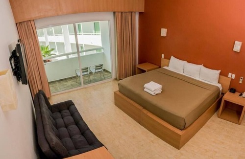 Crucecita Hotel | HOTEL LA ISLA HUATULCO H