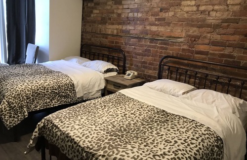 Plateau Mont Royal Hotel | Hotel La Residence du Voyageur