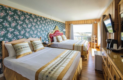 Isle aux Coudres Hotel | Hotel La Roche Pleureuse