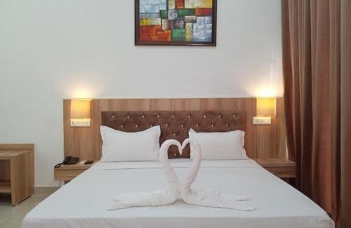 Chhatarpur Hotel | Hotel Lakeview By BookingCare