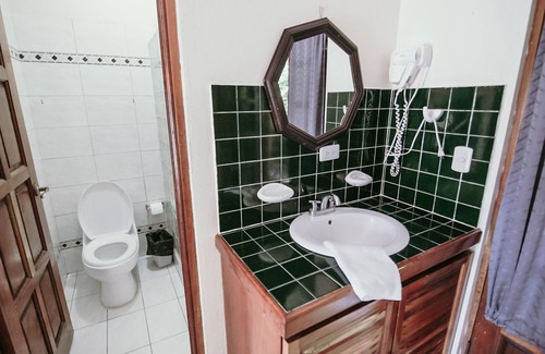 Quepos Hotel | Hotel Las Tres Banderas