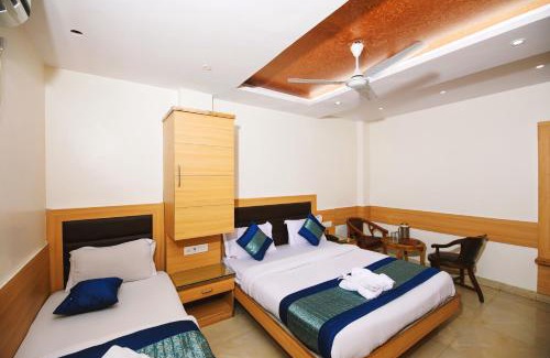 Paharganj Hotel | Hotel Lav-kush Deluxe 2 Minute Walk From New Delhi