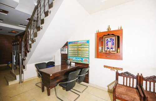 Paharganj Hotel | Hotel Lav-kush Deluxe 2 Minute Walk From New Delhi