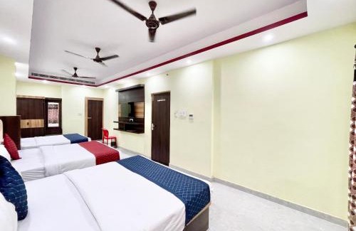 Varanasi Hotel | HOTEL LAXMI VILLAS ! Varanasi ! लक्ष्मी विलास లక్ష్మి విలాలు fully-Air-Conditioned hotel at prime location with Parking-wifi-LIFT availability, near Kashi Vishwanath Temple, and Ganga ghat