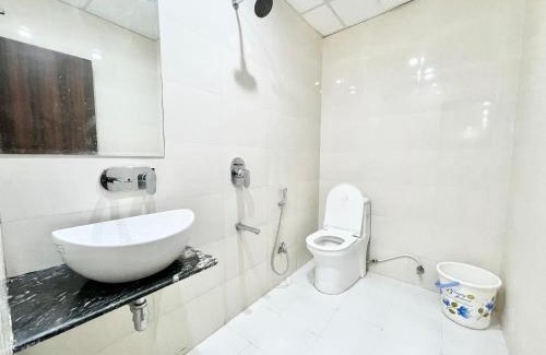 Varanasi Hotel | HOTEL LAXMI VILLAS ! Varanasi ! लक्ष्मी विलास లక్ష్మి విలాలు fully-Air-Conditioned hotel at prime location with Parking-wifi-LIFT availability, near Kashi Vishwanath Temple, and Ganga ghat