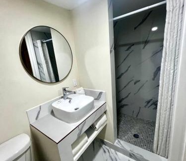 Avenida Revolucion Hotel | Hotel León