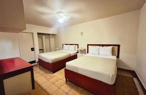 Avenida Revolucion Hotel | Hotel León