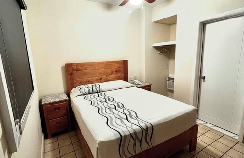 Avenida Revolucion Hotel | Hotel León