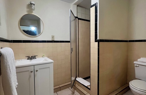 Avenida Revolucion Hotel | Hotel León
