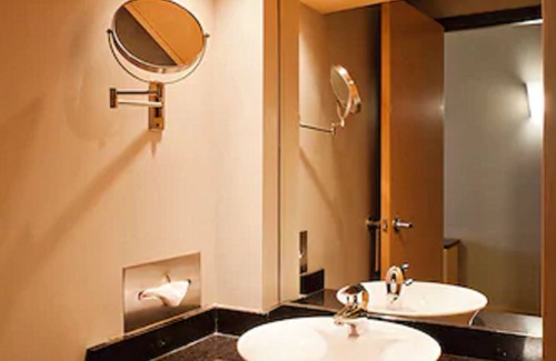 Ville-Marie Hotel | Hotel Le Dauphin Montreal Centre Ville