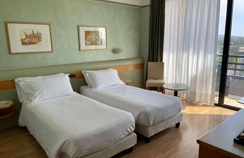 Erba Hotel | HOTEL LEONARDO DA VINCI
