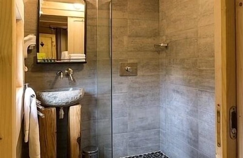 Villalier Hotel | Hotel Les Cabanes Dans Les Bois