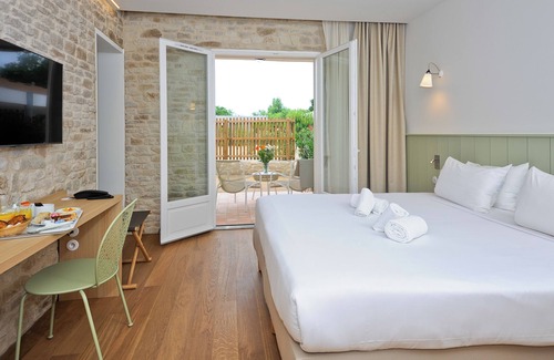 Sainte-Marie-de-Re Hotel | Hotel Les Grenettes