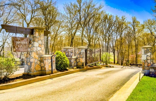 Osage Beach House | Hotel Living at Tan-Tar-A Estates