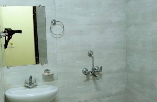Ghaziabad Hotel | Hotel Livinn by F9