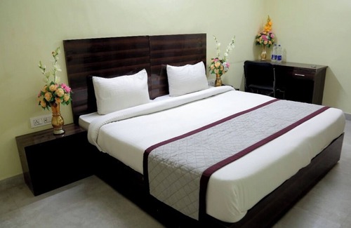 Ghaziabad Hotel | Hotel Livinn by F9