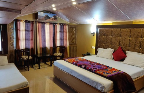 Shoghi Hotel | Hotel Lords Garden Glory