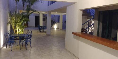 La Paz Hotel | Hotel Lorimar