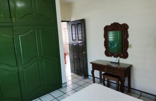 La Paz Hotel | Hotel Lorimar