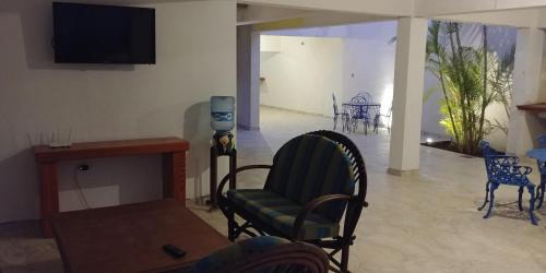 La Paz Hotel | Hotel Lorimar