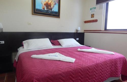 Puerto Baquerizo Moreno Hotel | Hotel Los Algarrobos