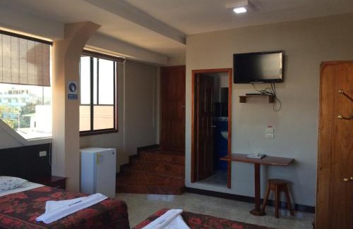Puerto Baquerizo Moreno Hotel | Hotel Los Algarrobos