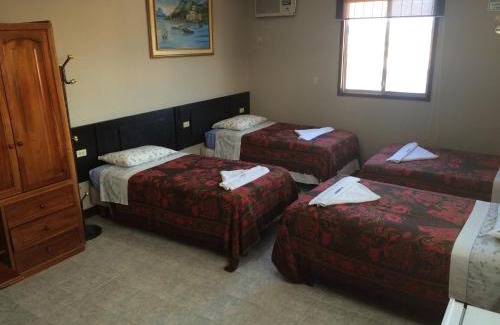 Puerto Baquerizo Moreno Hotel | Hotel Los Algarrobos