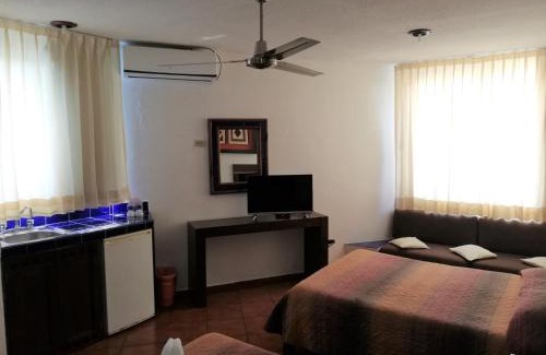 Downtown Cancun Hotel | Hotel Los Girasoles