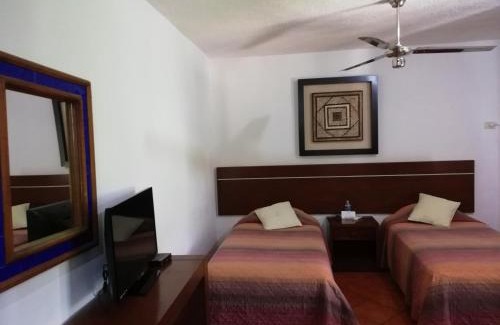 Downtown Cancun Hotel | Hotel Los Girasoles