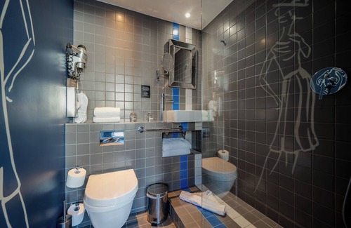 Saint-Vincent-de-Paul Hotel | Hotel Mademoiselle