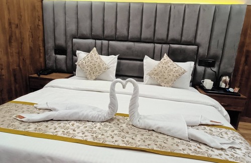 Mathura Hotel | Hotel Madhavam