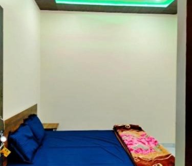 Varanasi Hotel | Hotel Mahadev guest house Fully AC OR NON AC Room In Varanasi