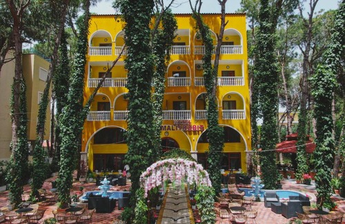 Golem Hotel | Hotel Mali i Robit
