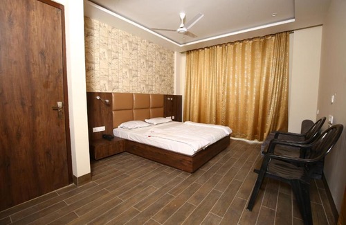 Mathura Apartment | Hotel Manbhavan