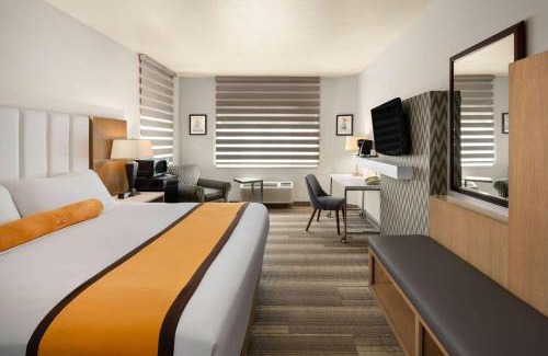 Anaheim Resort Hotel | Hotel Marguerite South Anaheim - Garden Grove, Trademark Collection by Wyndham