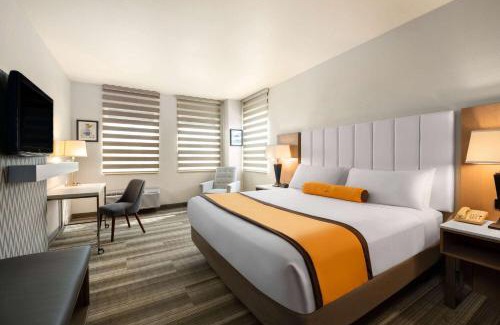 Anaheim Resort Hotel | Hotel Marguerite South Anaheim - Garden Grove, Trademark Collection by Wyndham