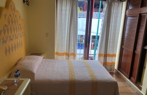 Crucecita Hotel | Hotel Maria Mixteca