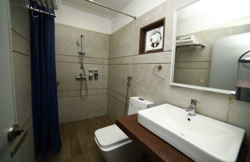 Mount Abu Hotel | Hotel Marigold With Swimming Pool By SAH