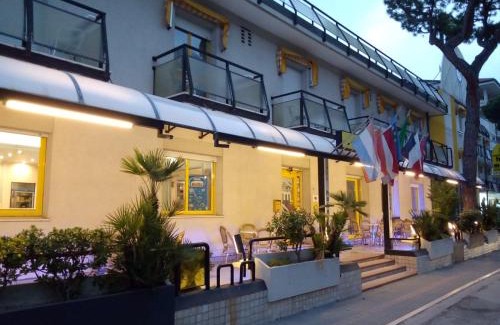 Fogliano Marina Hotel | Hotel Marzia con Piscina