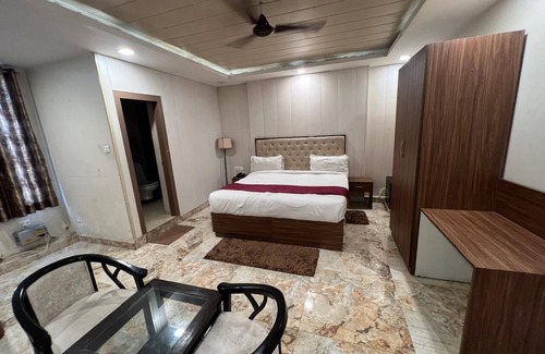 Civil Lines Hotel | Hotel Mauji's Legacy